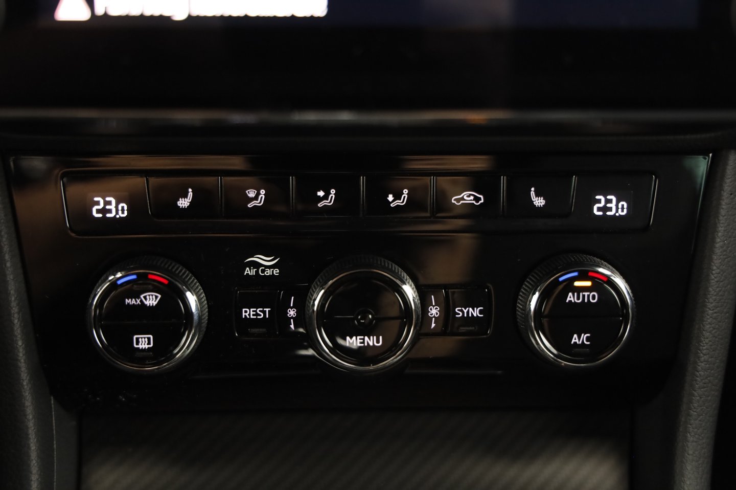 Škoda SUPERB Combi iV SPORTLINE DSG | Bild 19 von 27