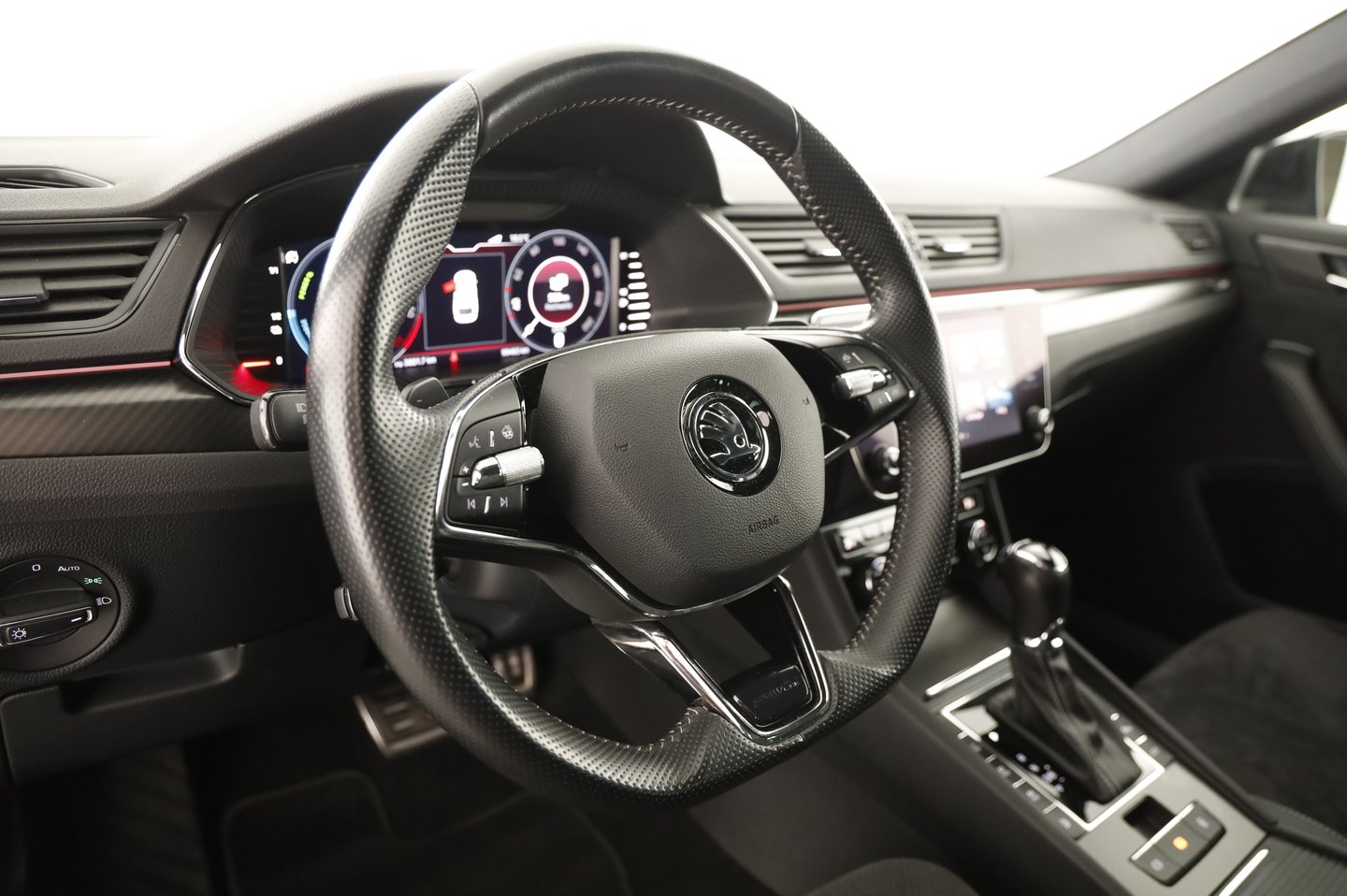 Škoda SUPERB Combi iV SPORTLINE DSG | Bild 11 von 27