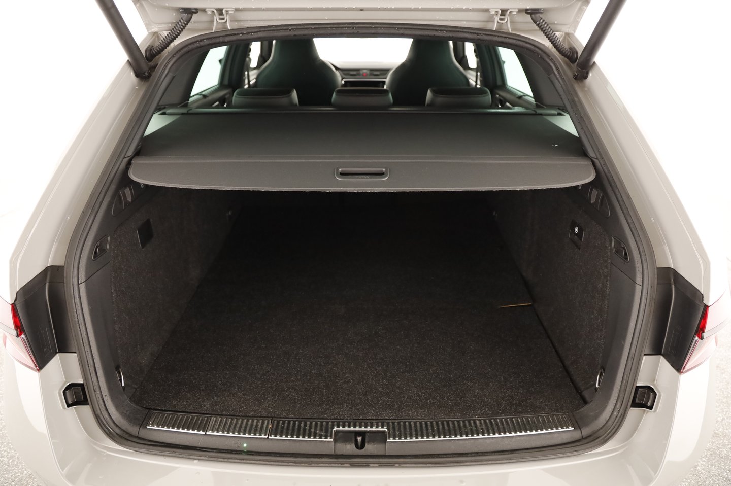 Škoda SUPERB Combi iV SPORTLINE DSG | Bild 22 von 27