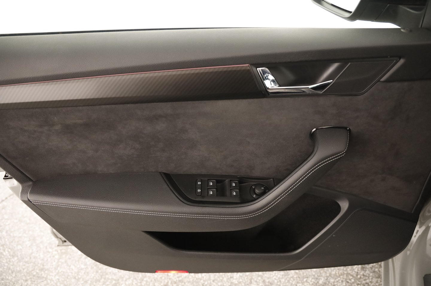 Škoda SUPERB Combi iV SPORTLINE DSG | Bild 6 von 27