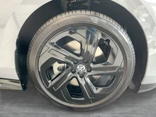VW ID.7 Tourer GTX 4MOTION 250kW Business in Mondsteingrau Dach Schwarz