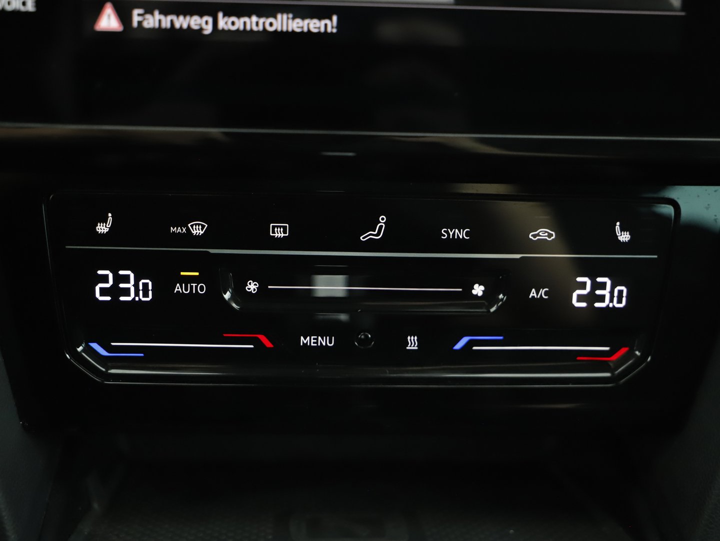 VW Passat Variant Elegance TDI DSG | Bild 16 von 26