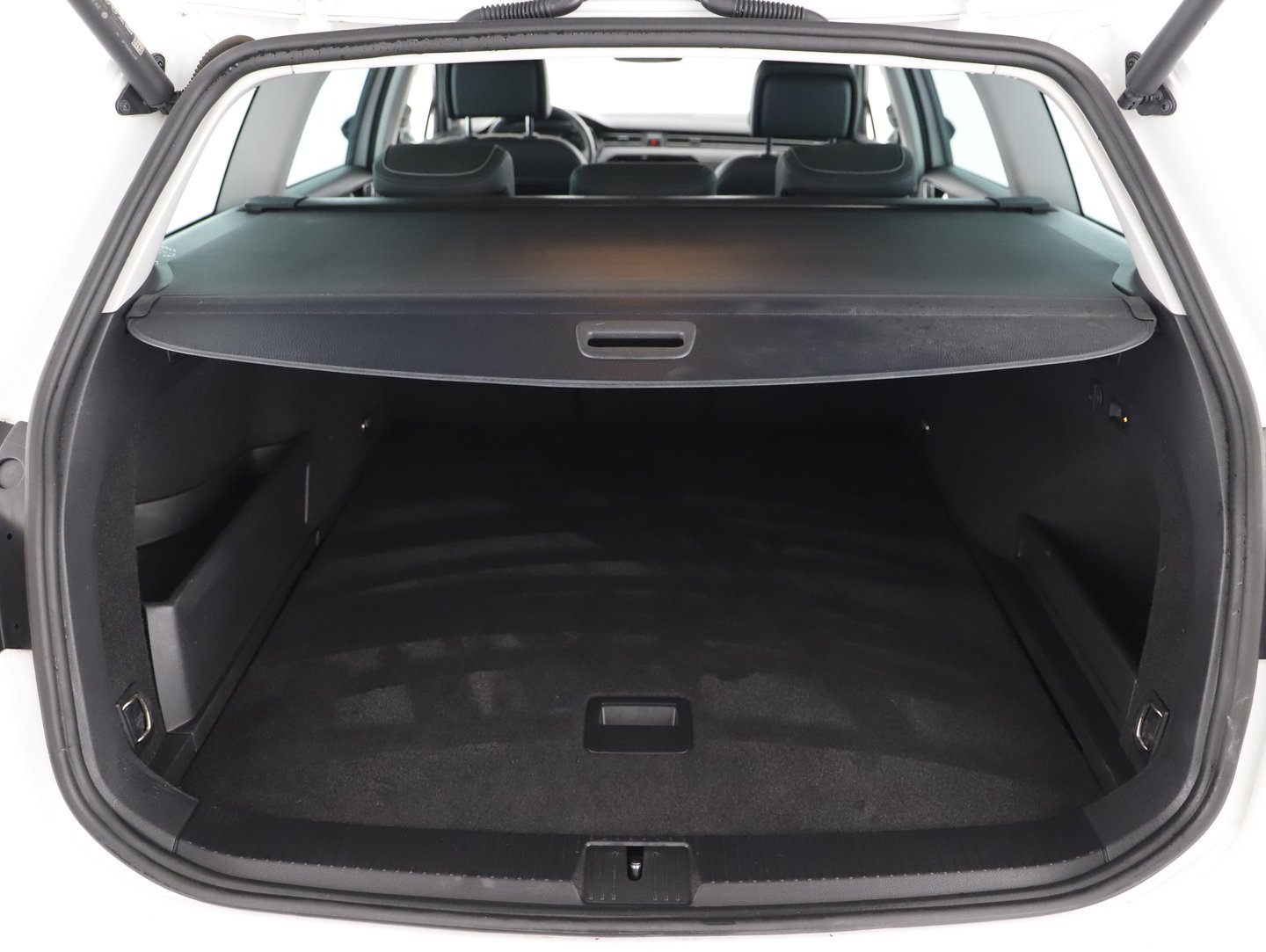 VW Passat Variant Elegance TDI DSG | Bild 19 von 26