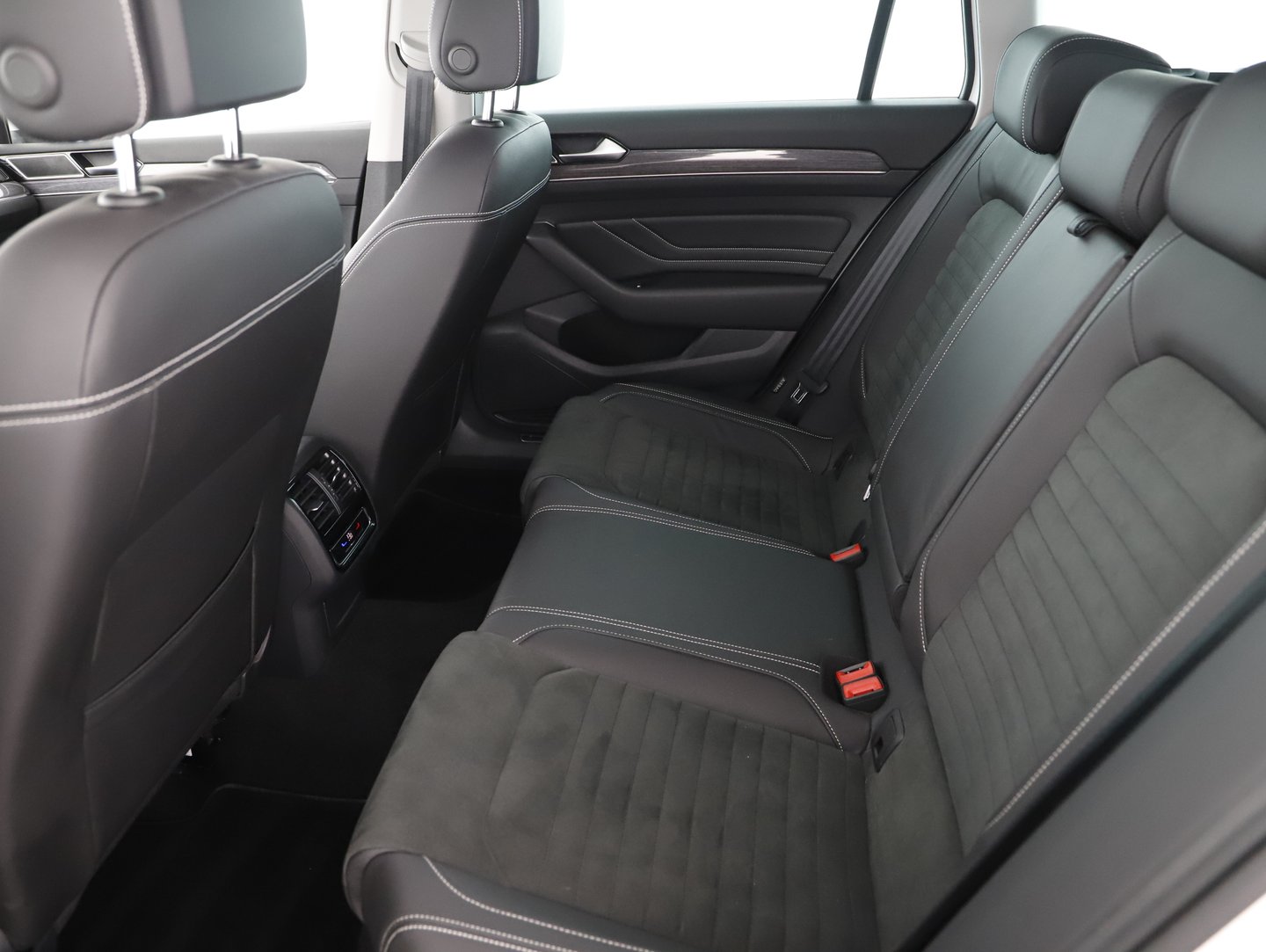 VW Passat Variant Elegance TDI DSG | Bild 18 von 26