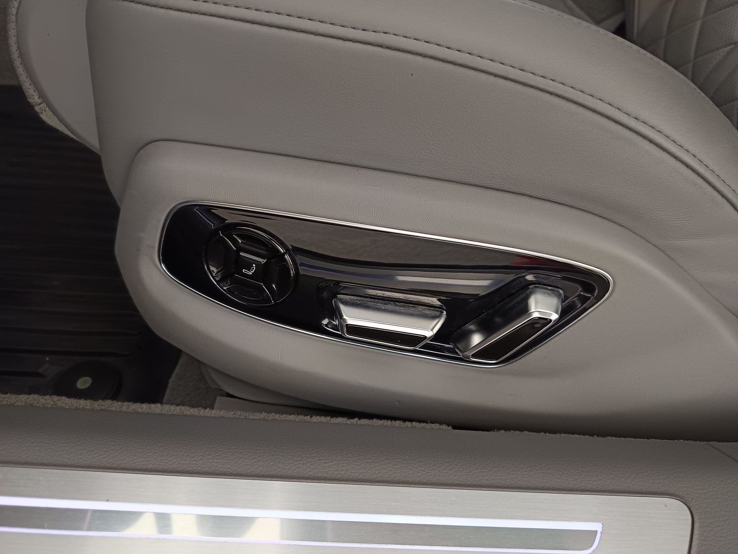 Audi A8 60 TFSI e quattro | Bild 15 von 40