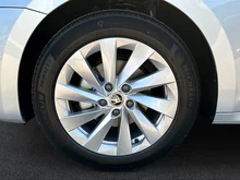 Škoda Octavia Combi Selection TSI mHEV DSG in Brillant-Silber Metallic