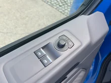 VW Caravelle e-Transporter Caravelle Life KR in Mid Blue Metallic