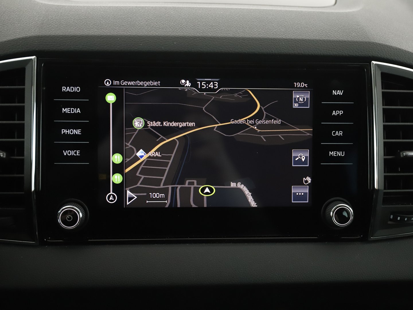 Škoda Karoq Ambition TDI | Bild 18 von 30