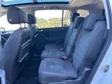 VW Touran Sky TDI SCR DSG 5-Sitzer in Pure White