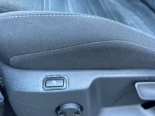 VW Touran Sky TDI SCR DSG 5-Sitzer in Pure White