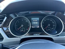 VW Touran Sky TDI SCR DSG 5-Sitzer in Pure White