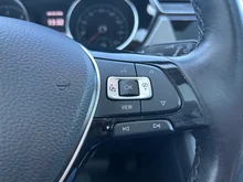 VW Touran Sky TDI SCR DSG 5-Sitzer in Pure White