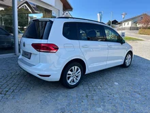 VW Touran Sky TDI SCR DSG 5-Sitzer in Pure White
