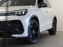 VW Tiguan Sport eHybrid DSG 150 kW in Oryxweiß Perlmutteffekt