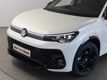 VW Tiguan Sport eHybrid DSG 150 kW in Oryxweiß Perlmutteffekt