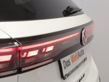 VW Tiguan Sport eHybrid DSG 150 kW in Oryxweiß Perlmutteffekt