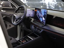 VW Tiguan Sport eHybrid DSG 150 kW in Oryxweiß Perlmutteffekt