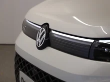 VW Tiguan Sport eHybrid DSG 150 kW in Oryxweiß Perlmutteffekt