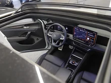 VW Tiguan Sport eHybrid DSG 150 kW in Oryxweiß Perlmutteffekt