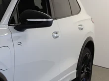 VW Tiguan Sport eHybrid DSG 150 kW in Oryxweiß Perlmutteffekt