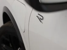 VW Tiguan Sport eHybrid DSG 150 kW in Oryxweiß Perlmutteffekt