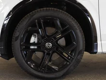 VW Tiguan Sport eHybrid DSG 150 kW in Oryxweiß Perlmutteffekt