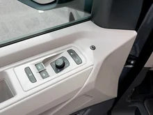 VW Multivan Edition eHybrid 180 kW 4MOTION in Indiumgrau Metallic/Dach Deepblack