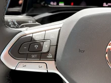 VW Multivan Edition eHybrid 180 kW 4MOTION in Indiumgrau Metallic/Dach Deepblack