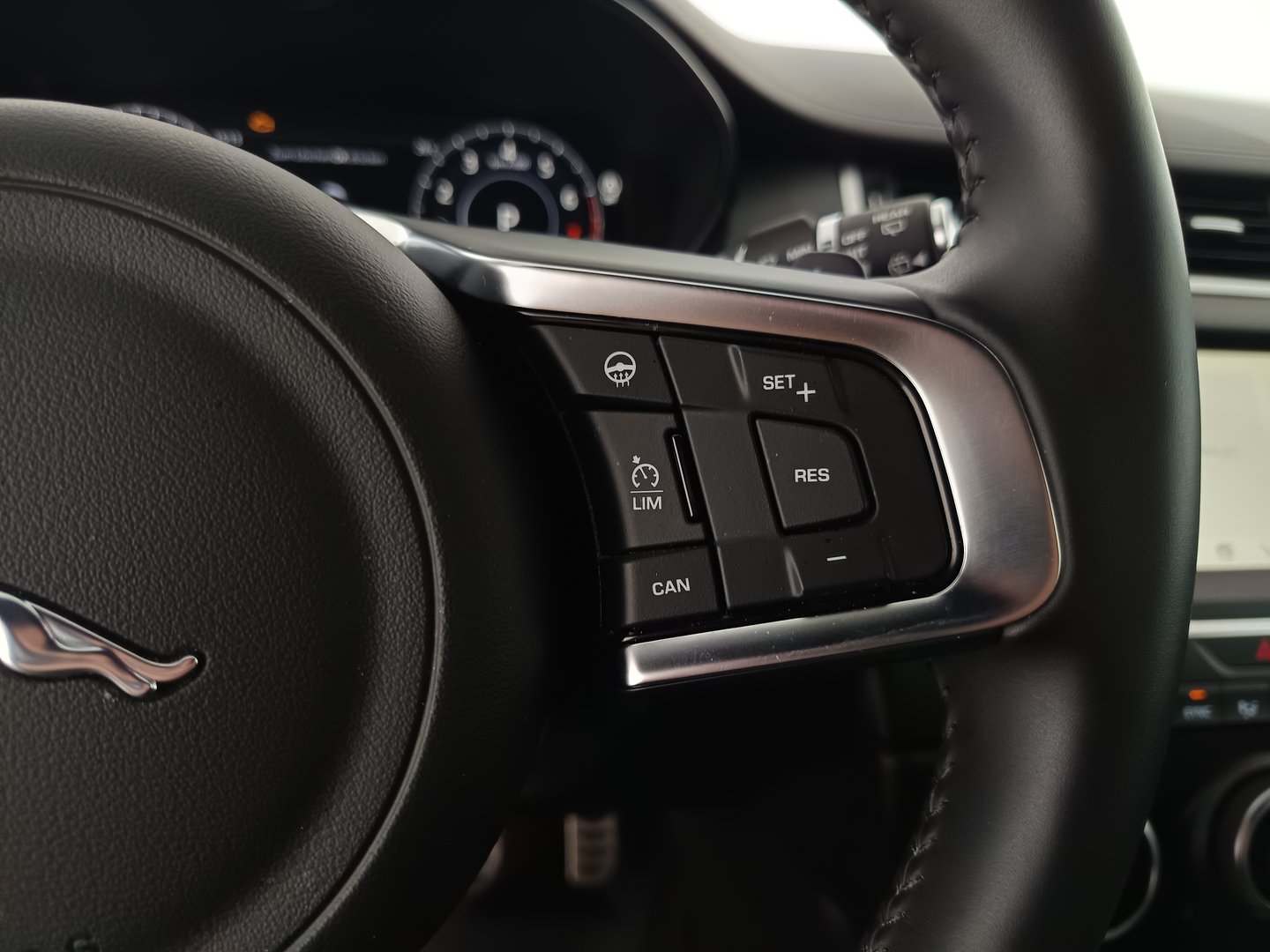 Jaguar E-Pace 2.0I4 P250 AWD Aut. | Bild 18 von 34