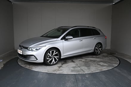 VW Golf Variant Life mHeV DSG