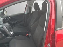 Peugeot 208 Signature 1,2 PureTech 82 in dunkelrot - metallic