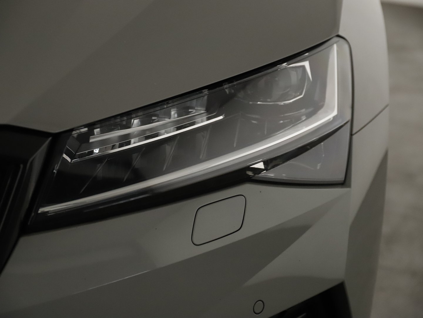 Škoda SUPERB Combi iV SPORTLINE DSG | Bild 29 von 32