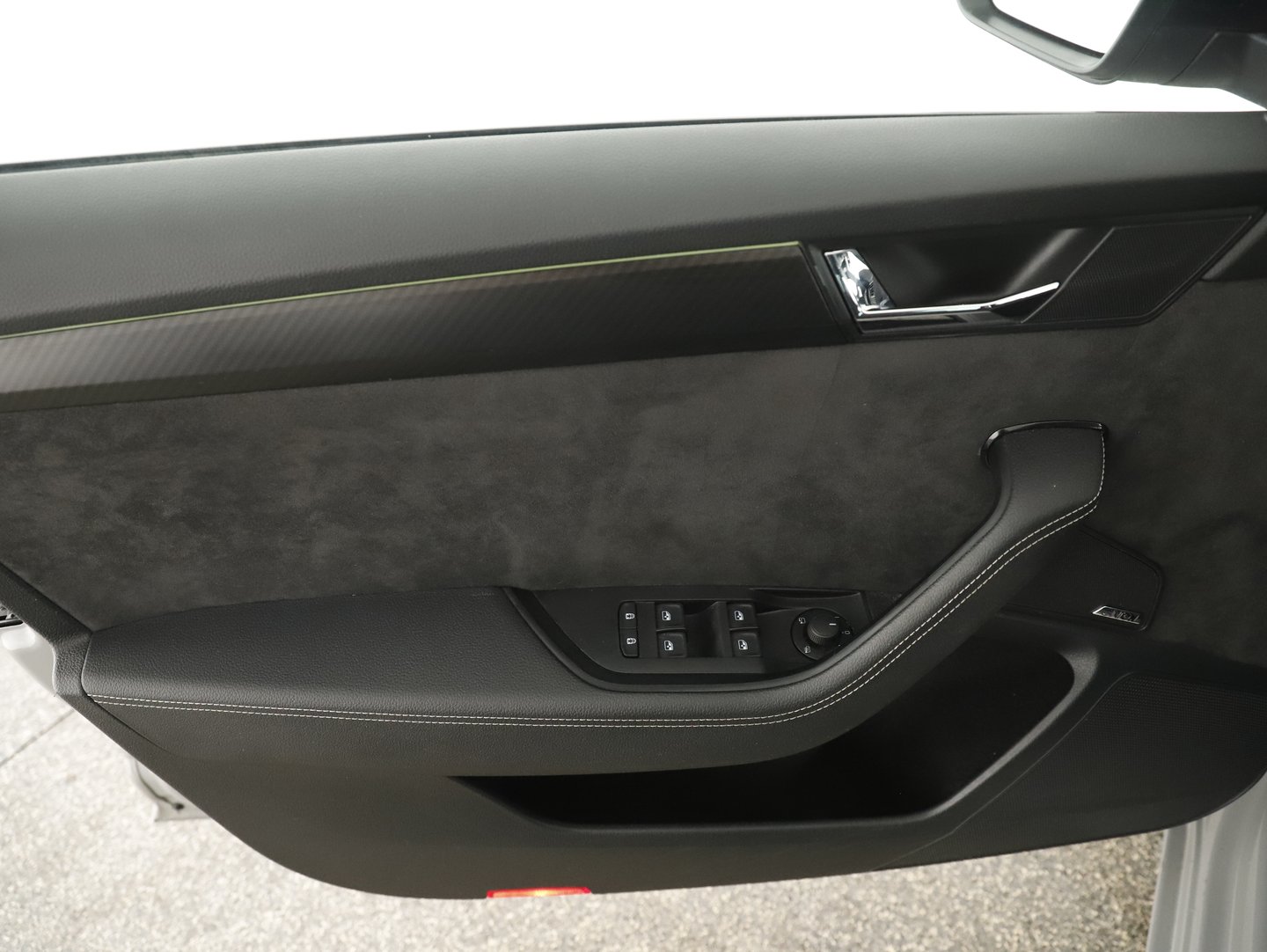 Škoda SUPERB Combi iV SPORTLINE DSG | Bild 10 von 32