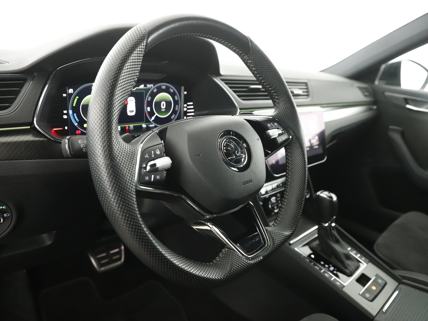 Škoda SUPERB Combi iV SPORTLINE DSG | Bild 16 von 32