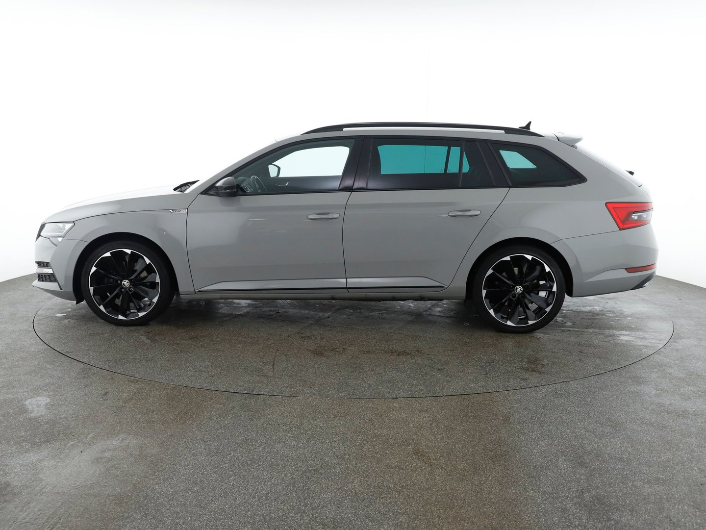 Škoda SUPERB Combi iV SPORTLINE DSG | Bild 8 von 32
