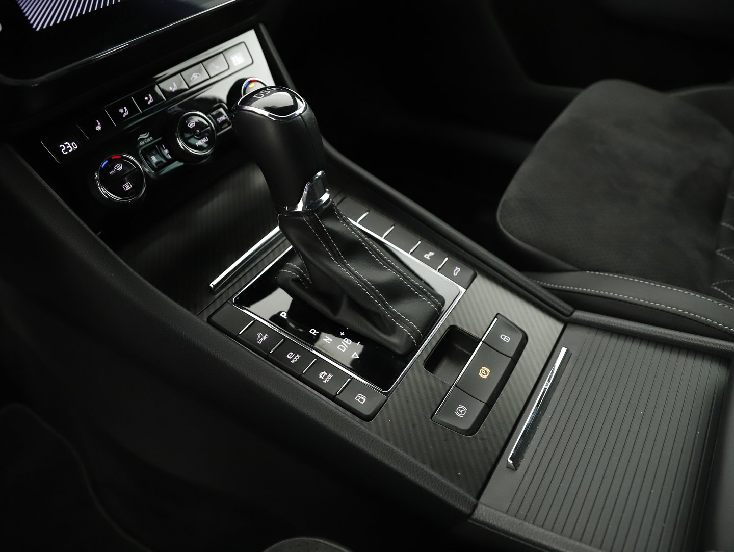 Škoda SUPERB Combi iV SPORTLINE DSG | Bild 24 von 32