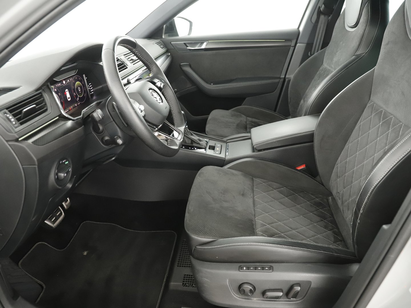 Škoda SUPERB Combi iV SPORTLINE DSG | Bild 13 von 32