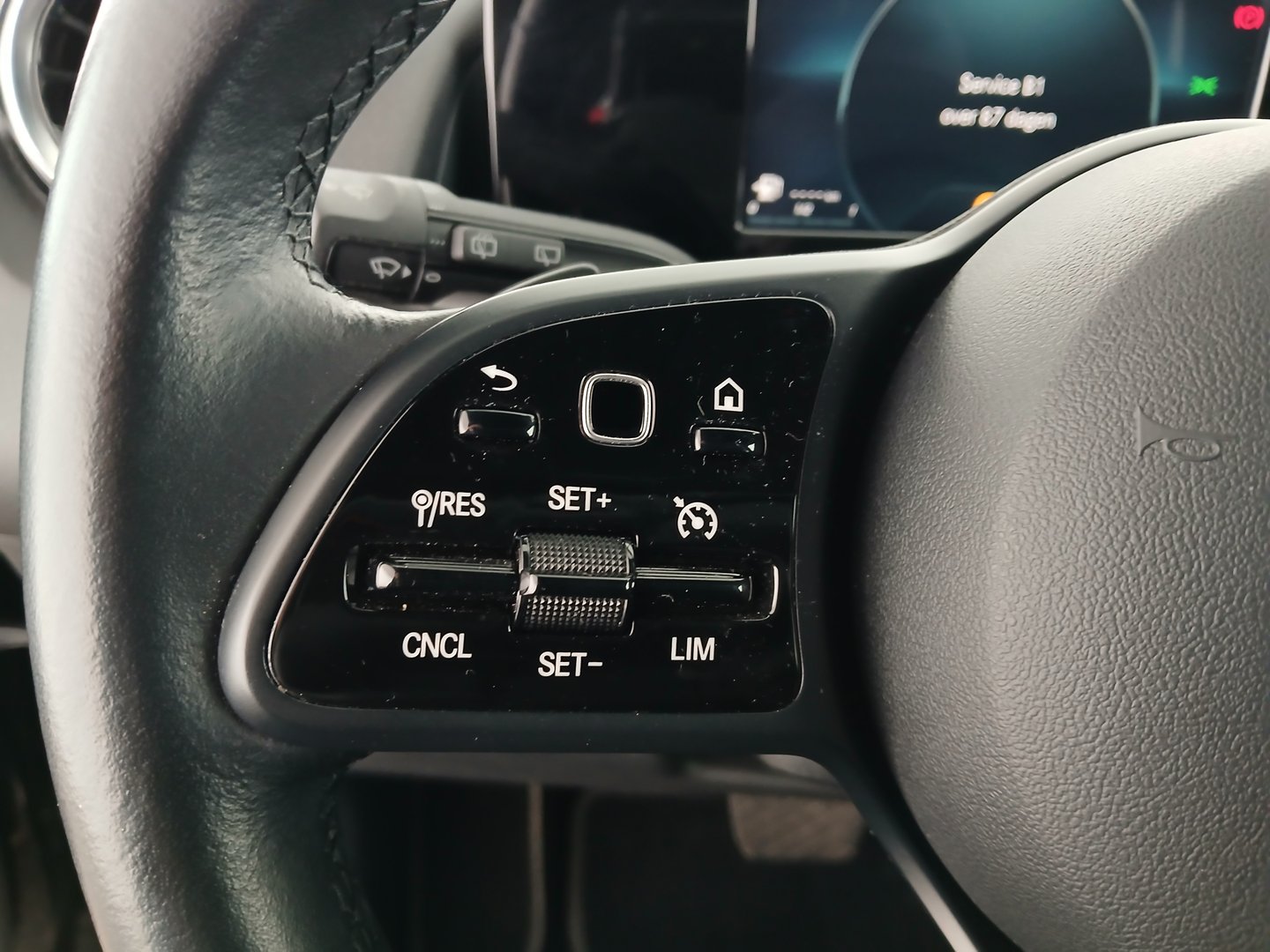 Mercedes GLB 200 d Aut. | Bild 16 von 32