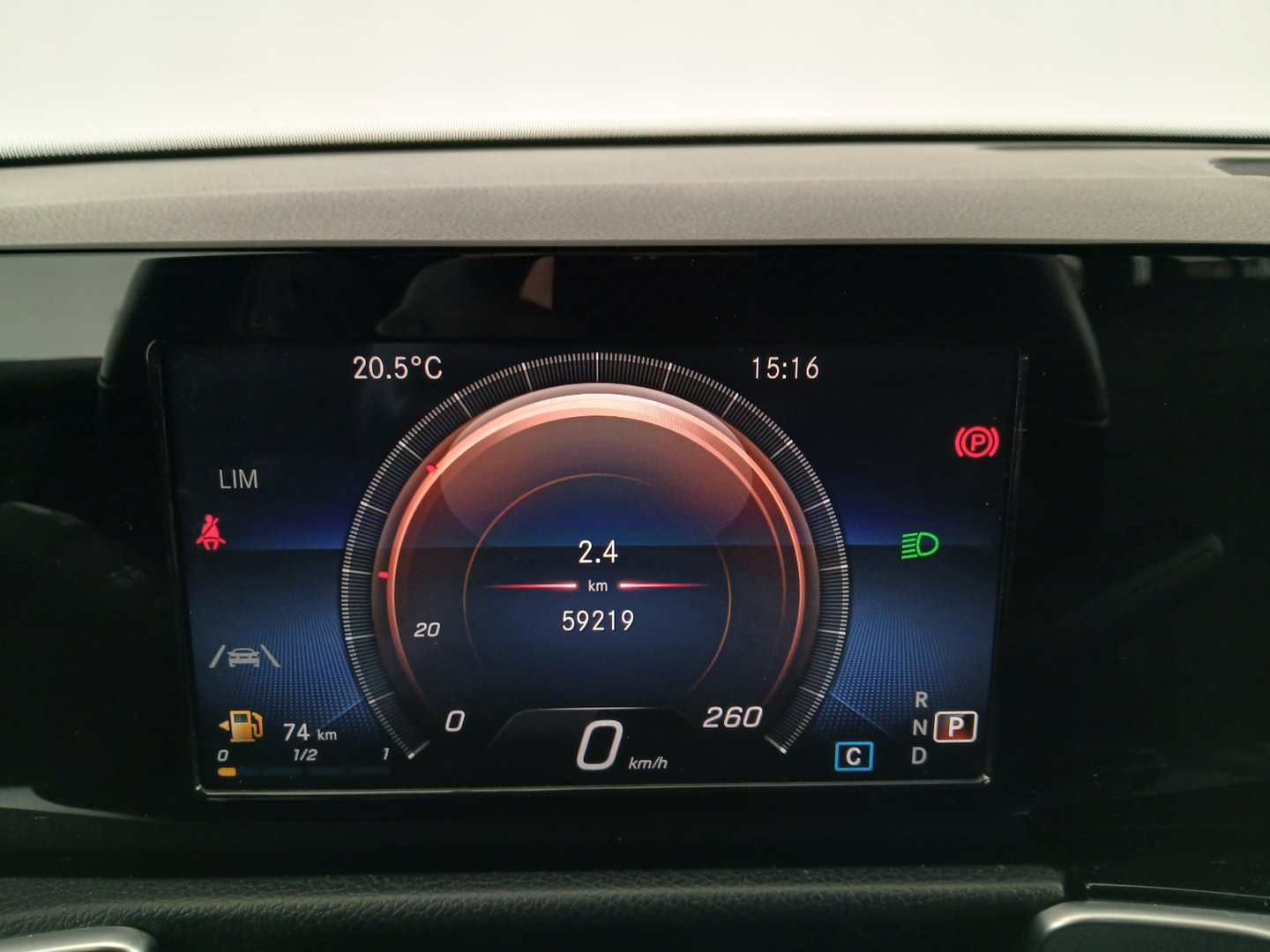 Mercedes GLB 200 d Aut. | Bild 15 von 32