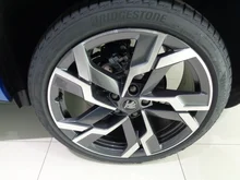 Škoda Karoq Sportline TSI DSG ACT in Race-Blau Metallic