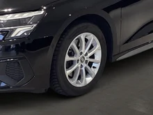 Audi A3 Sportback 30 TFSI intense in brillantschwarz