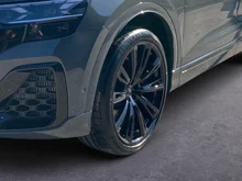 Audi Q8 e-hybrid quattro 360 kW in Metallic nach Wahl