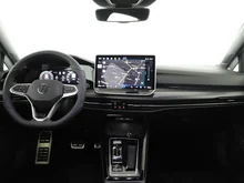 VW Golf Sport mHEV TSI DSG in Delfingrau Metallic Dach Schwarz