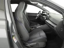 VW Golf Sport mHEV TSI DSG in Delfingrau Metallic Dach Schwarz