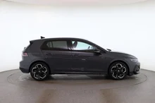 VW Golf Sport mHEV TSI DSG in Delfingrau Metallic Dach Schwarz