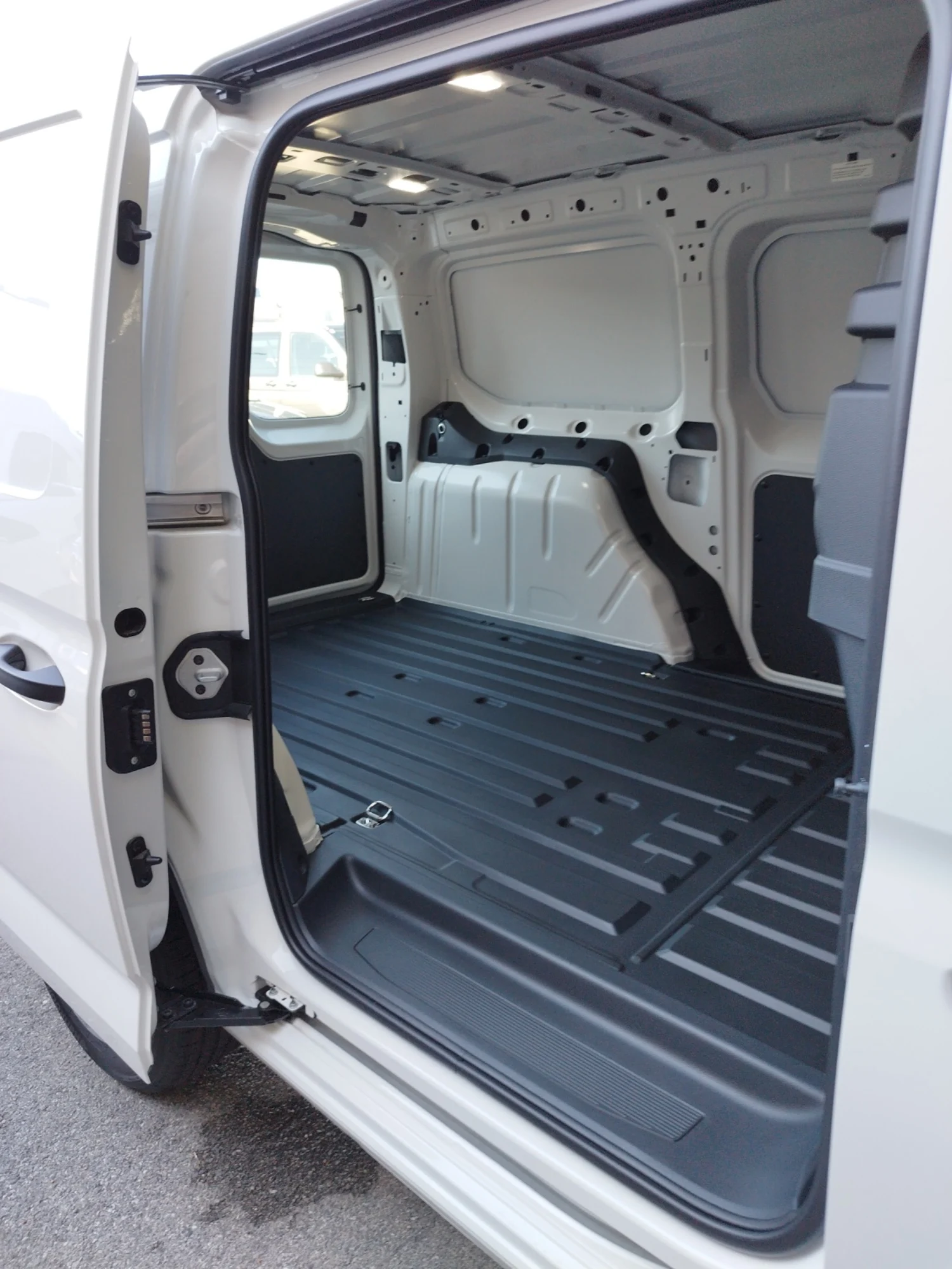 Bild eines VW Caddy Cargo Maxi TDI