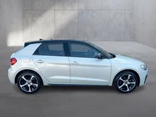 Audi A1 Sportback 25 TFSI intense in Tausilber Metallic