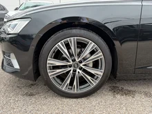 Audi A6 Avant 40 TDI quattro Sport in 0E Mythosschwarz Metallic
