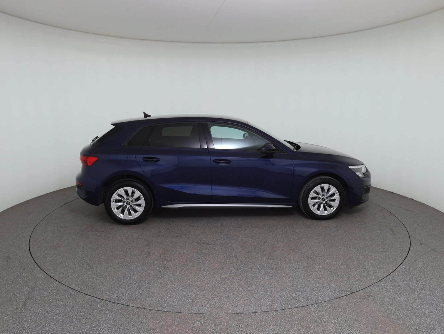 Audi A3 Sportback 40 TFSIe | Bild 4 von 37