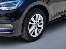 VW Touran Comfortline TDI DSG in Deep Black Perleffekt